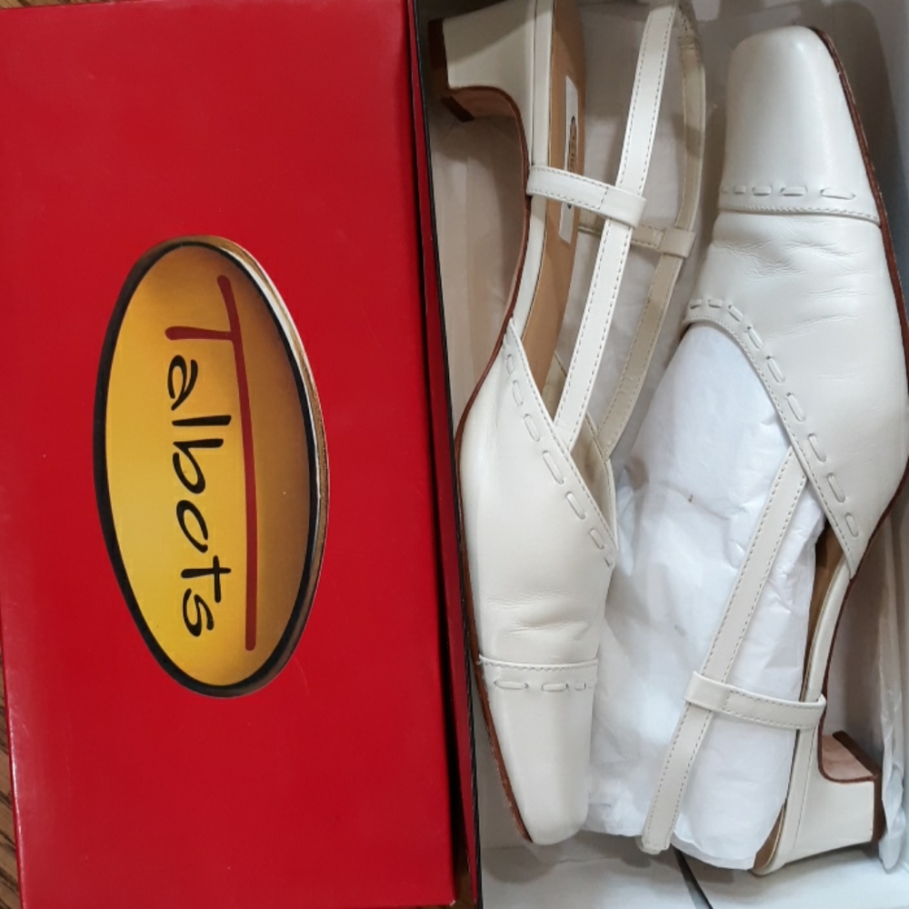 Ivory heels - Picture 2 of 4